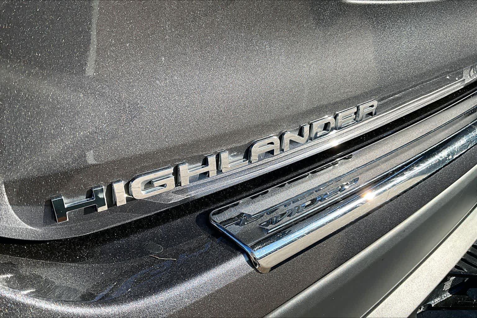 Used 2021 Toyota Highlander XLE AWD/4WD image 31