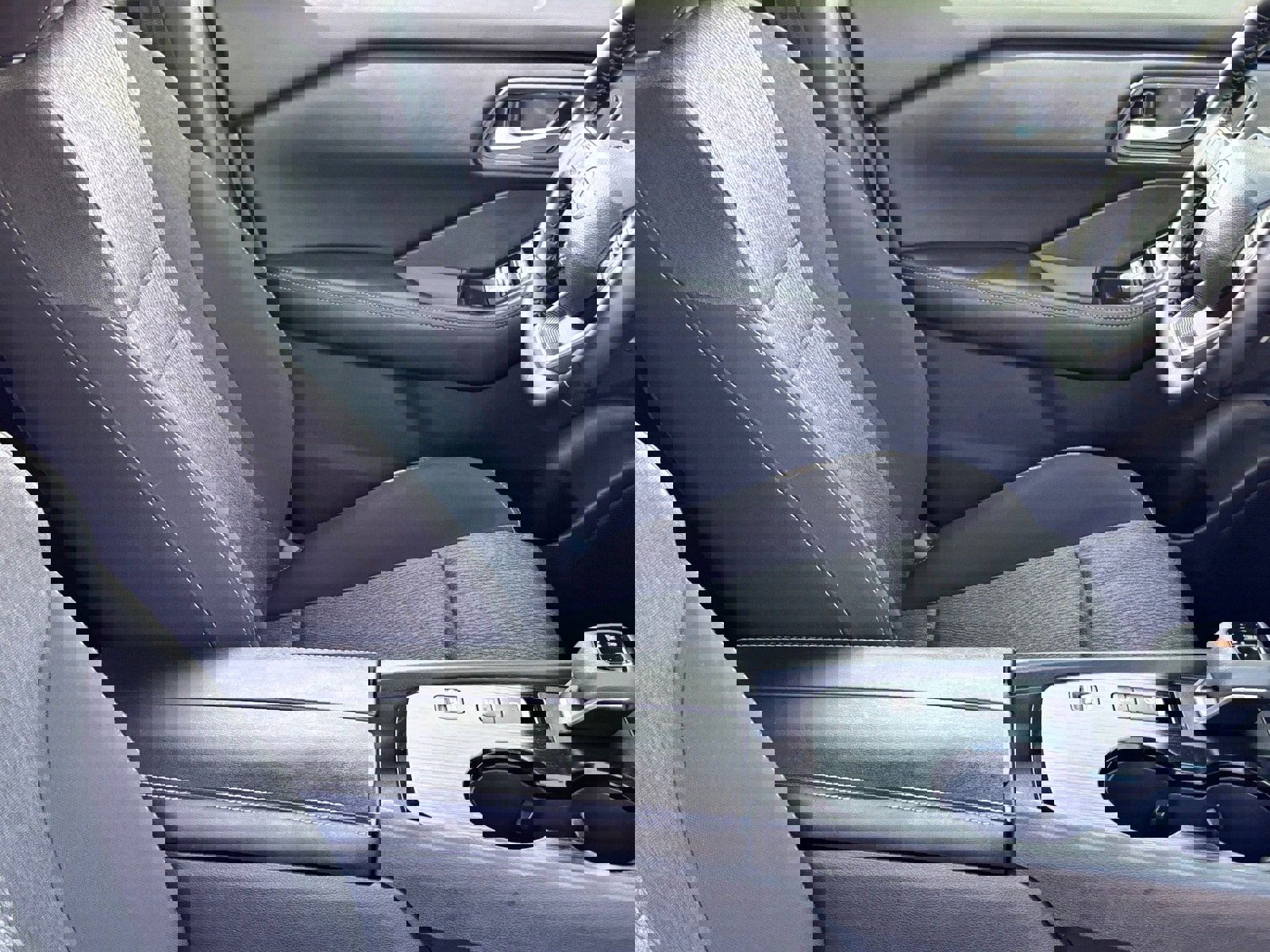 Certified 2025 Nissan Rogue SV image 10