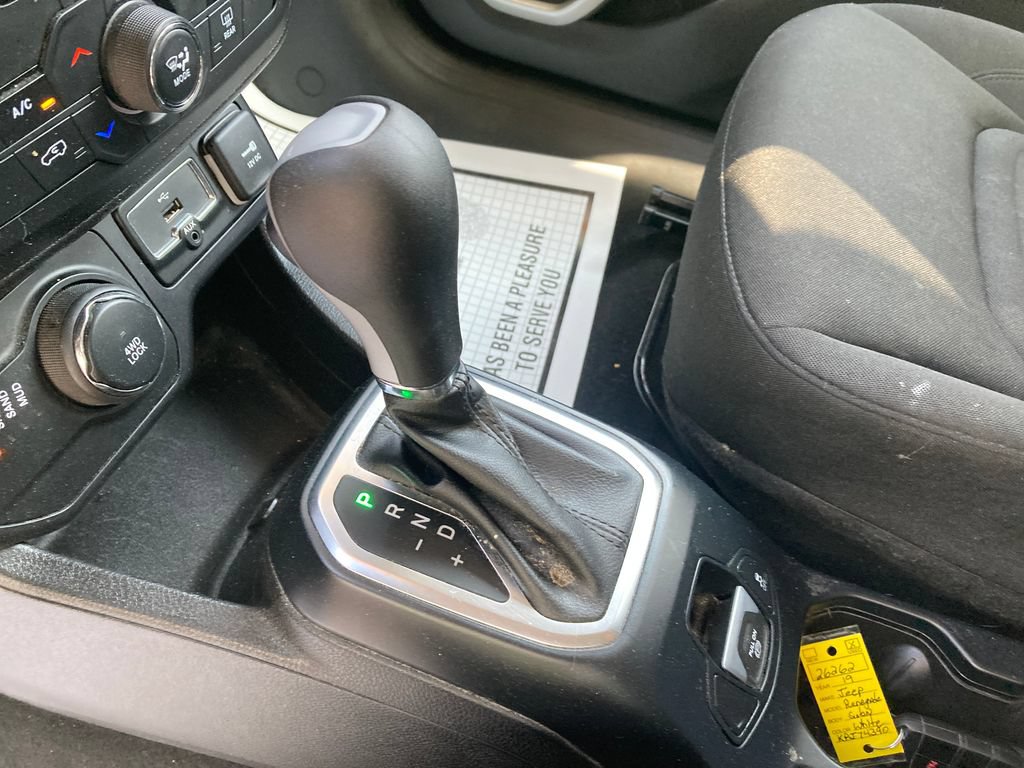 Used 2019 Jeep Renegade Latitude w/ Cold Weather Group AWD/4WD image 30