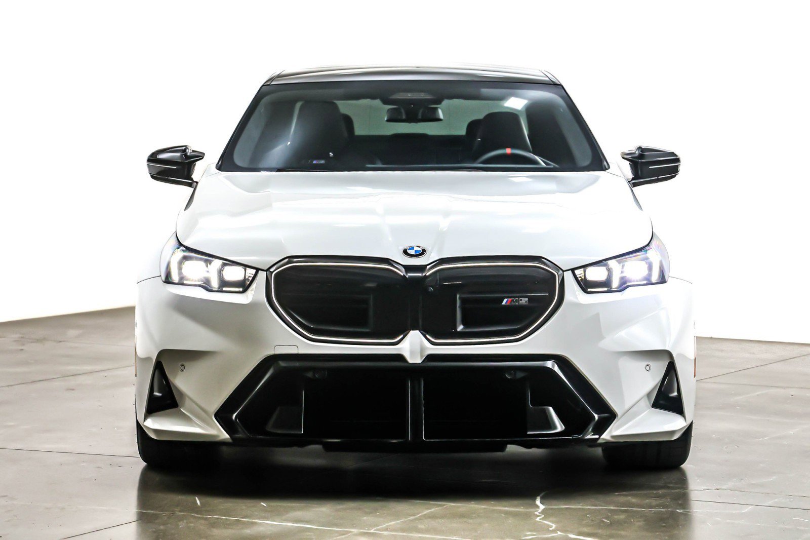 Used 2025 BMW M5 w/ Executive Package AWD/4WD image 3