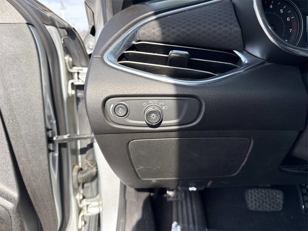 Used 2018 Chevrolet Malibu LT image 12