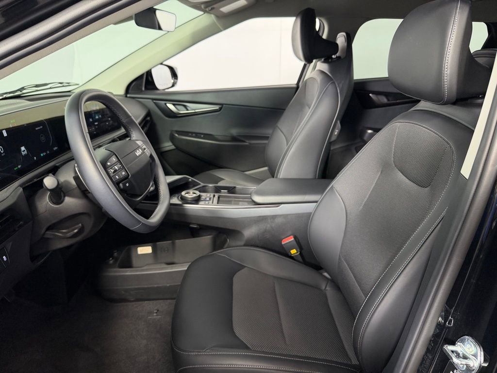 Used 2025 Kia EV6 Light w/ Light LR Technology Package image 23