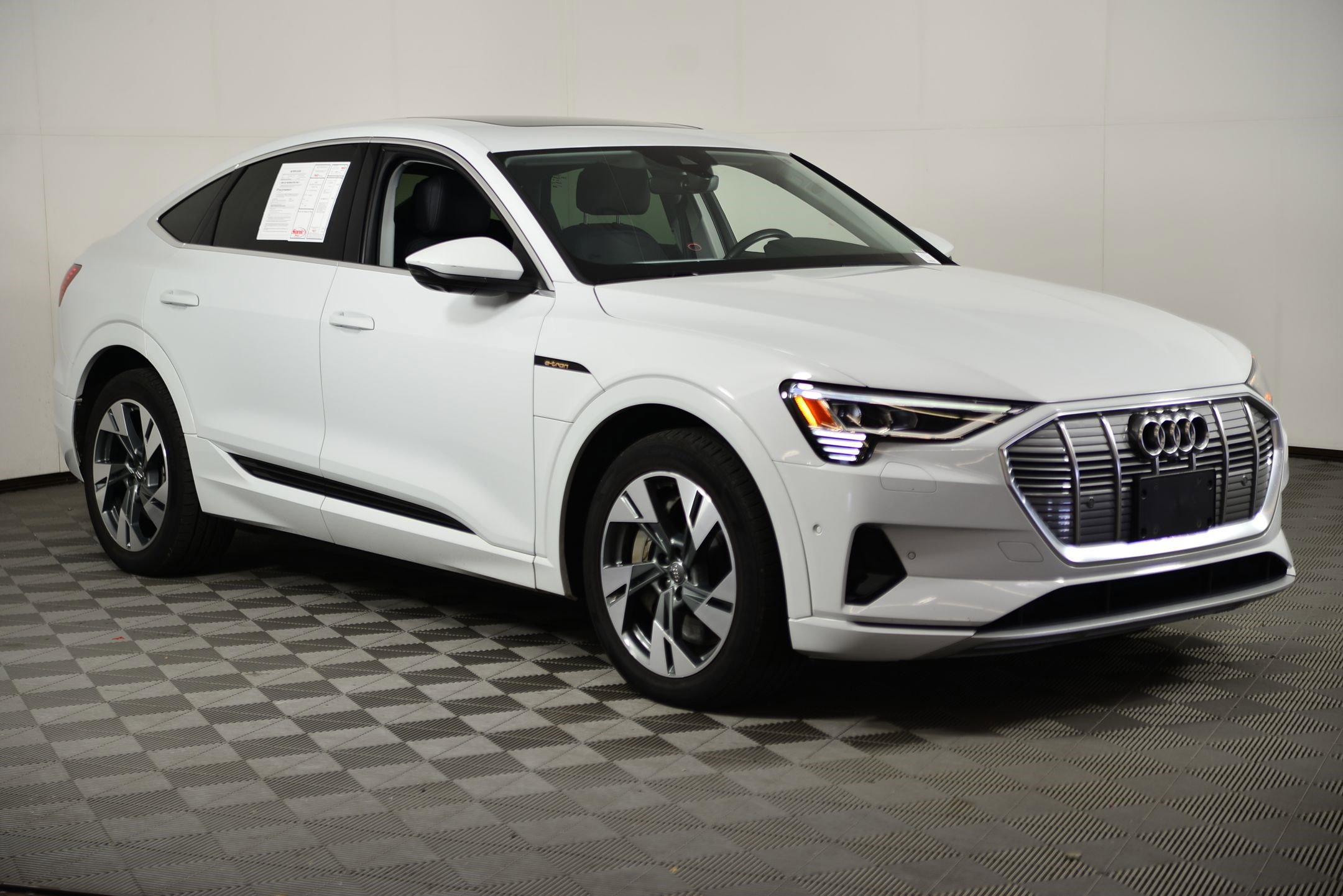 Used 2020 Audi e-tron Premium Plus image 6