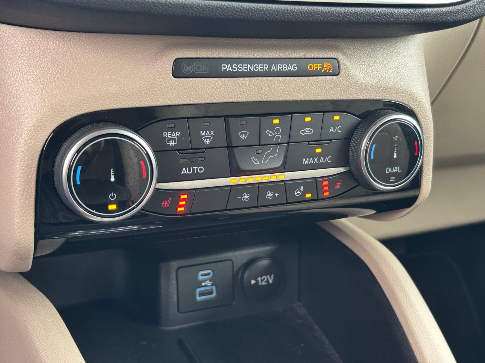 Used 2022 Ford Escape Titanium FWD image 25