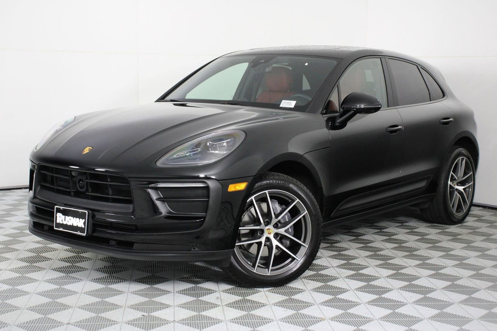 Certified 2025 Porsche Macan image 35