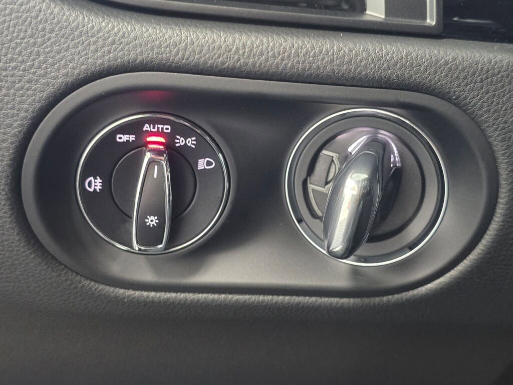 New 2026 Porsche Macan S image 38