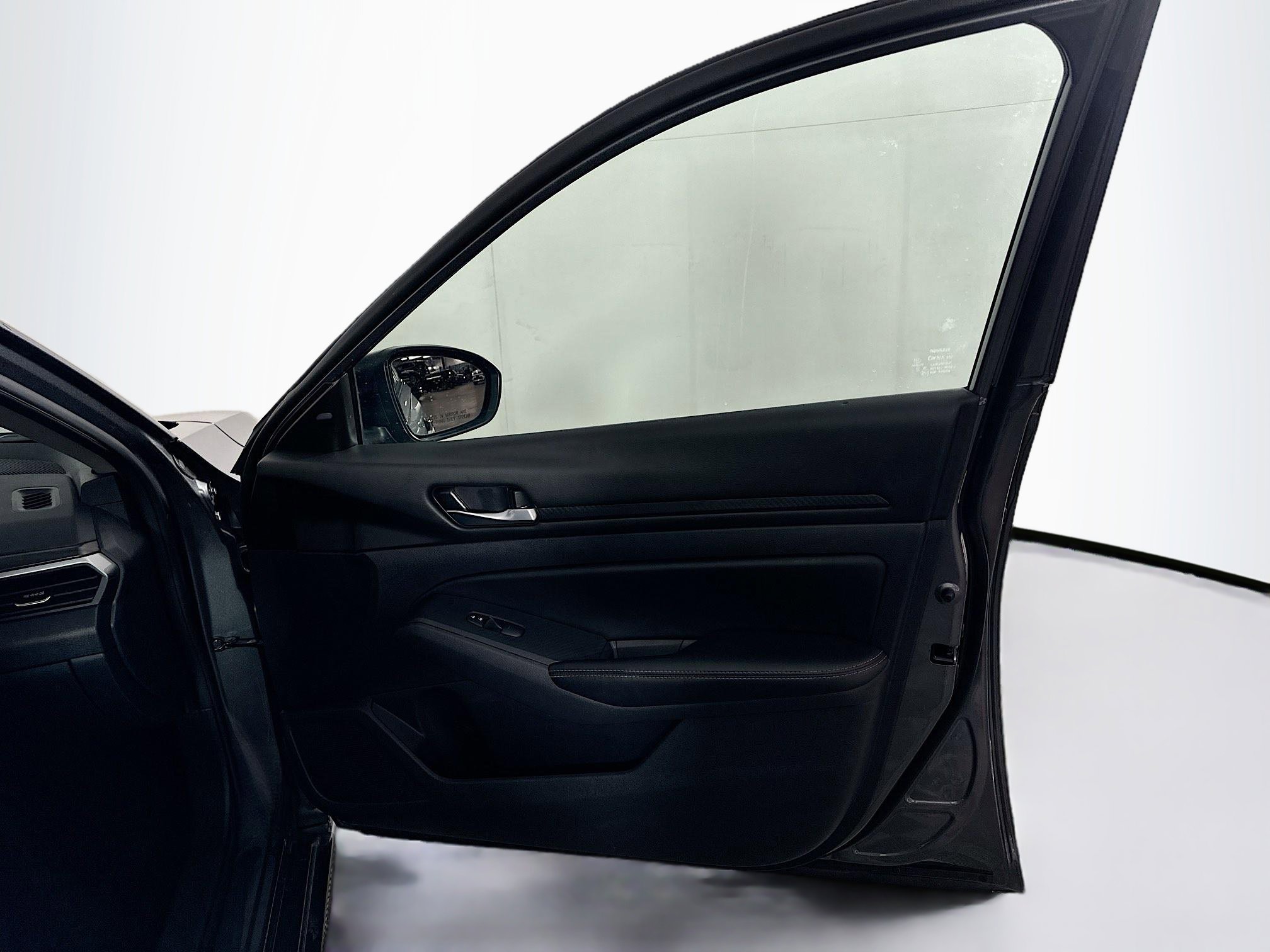 Used 2025 Nissan Altima 2.5 SV image 29