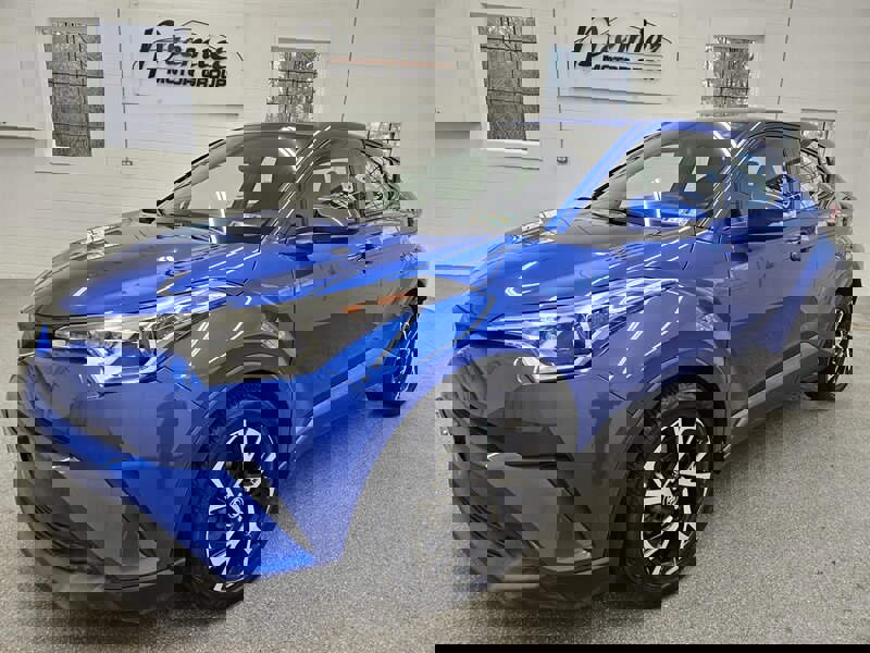 Used 2018 Toyota C-HR XLE image 1