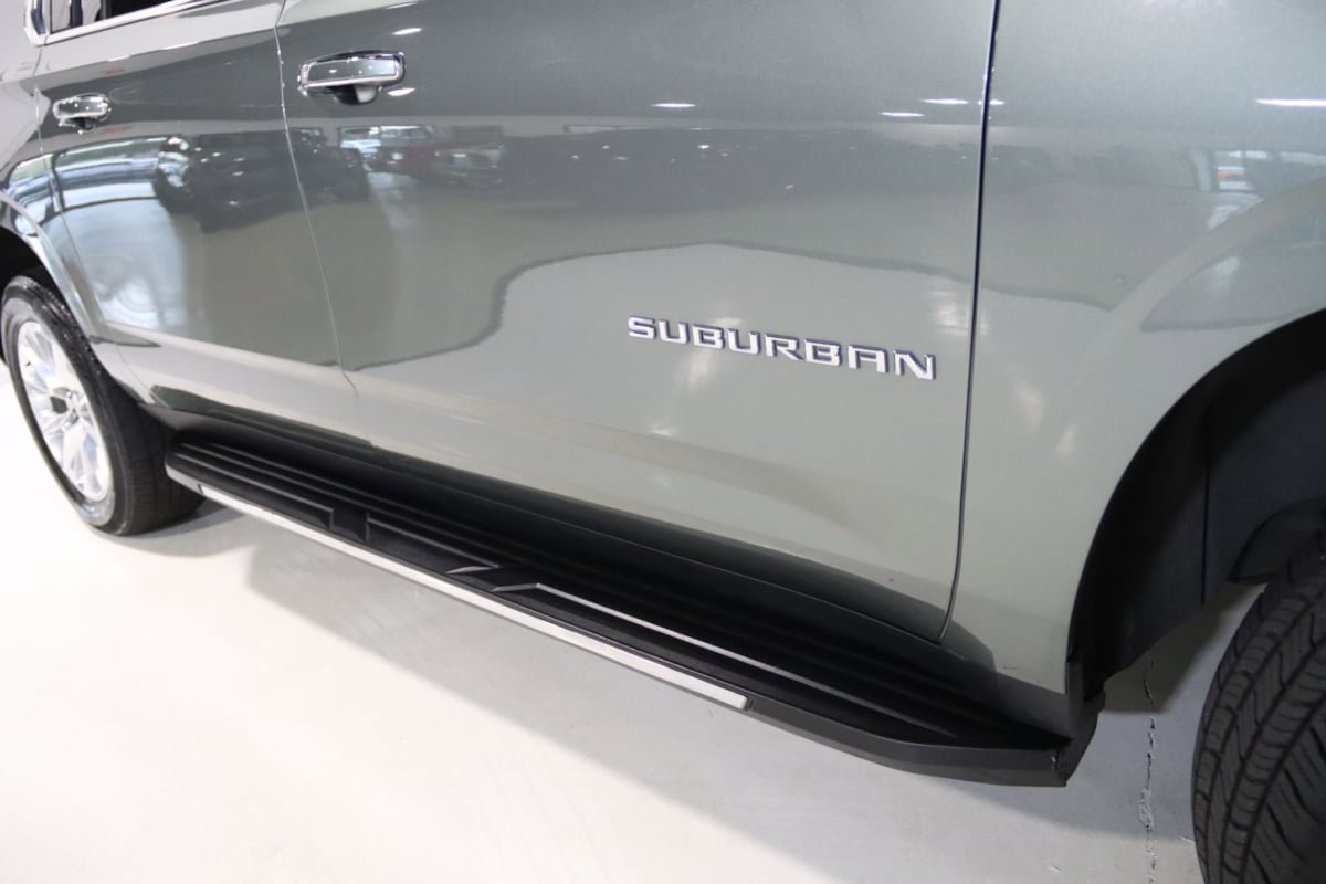 Used 2023 Chevrolet Suburban Premier AWD/4WD image 10