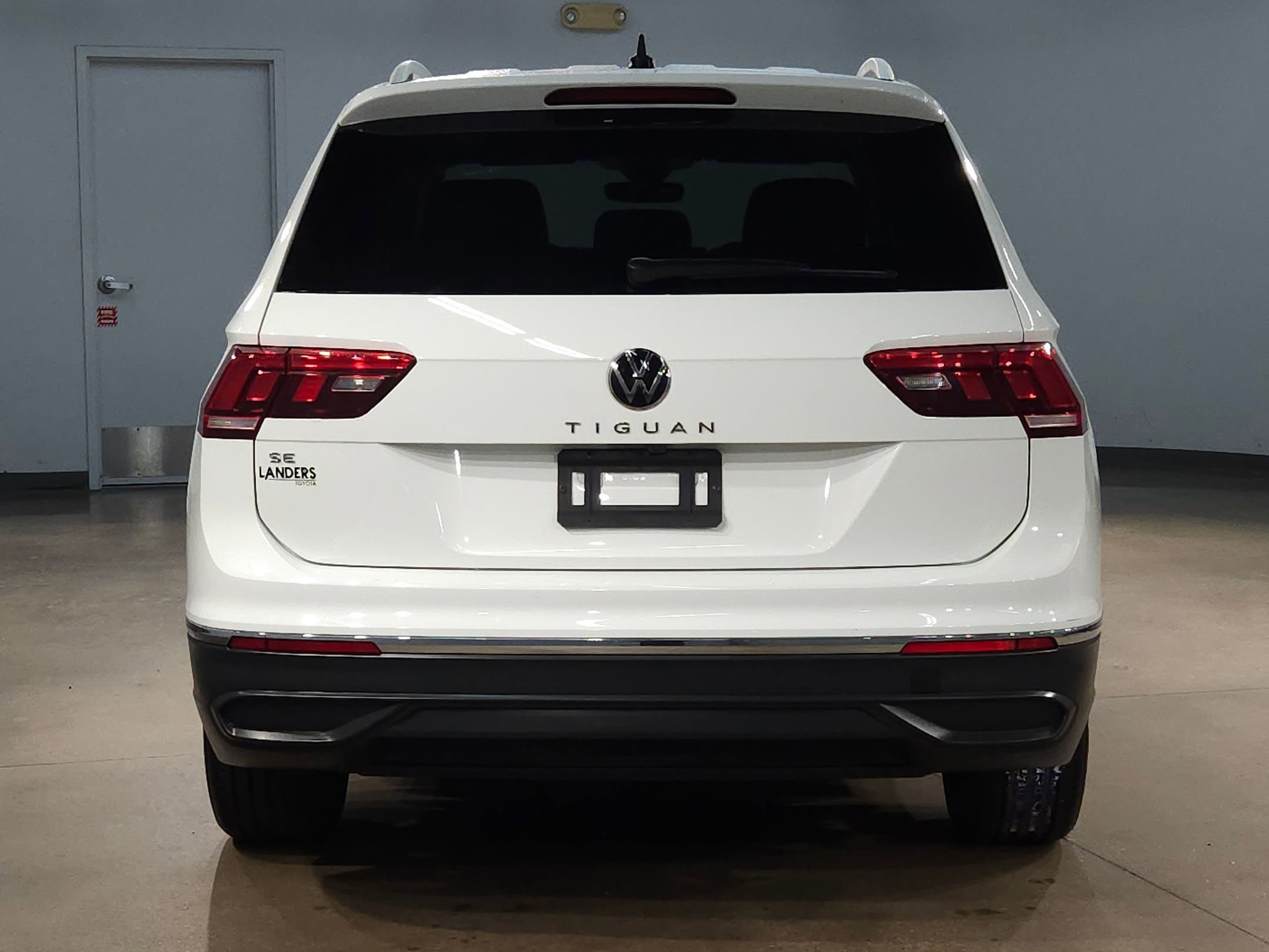 Used 2024 Volkswagen Tiguan SE image 6