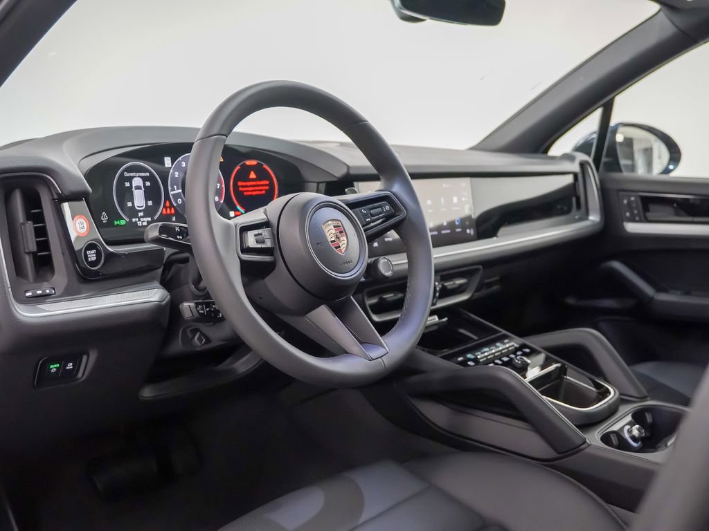 Certified 2025 Porsche Cayenne image 4