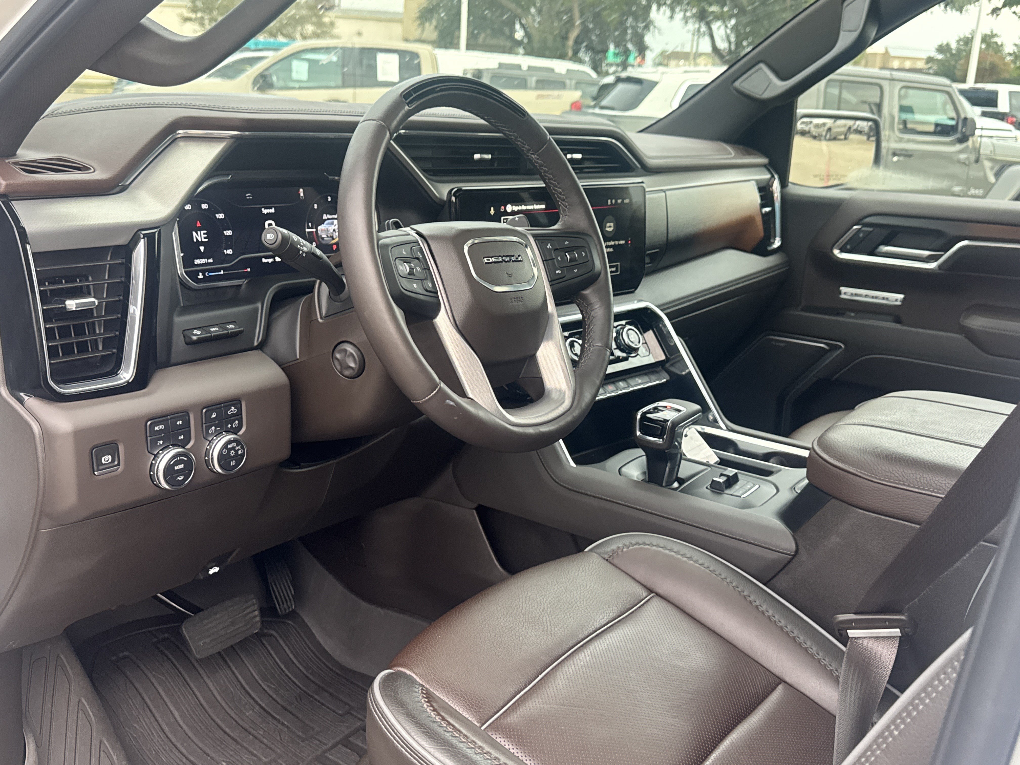 Used 2025 GMC Sierra 1500 Denali AWD/4WD image 5