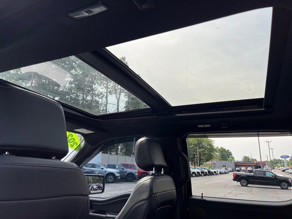 Used 2022 Ford F150 Lariat w/ Equipment Group 502A High image 11