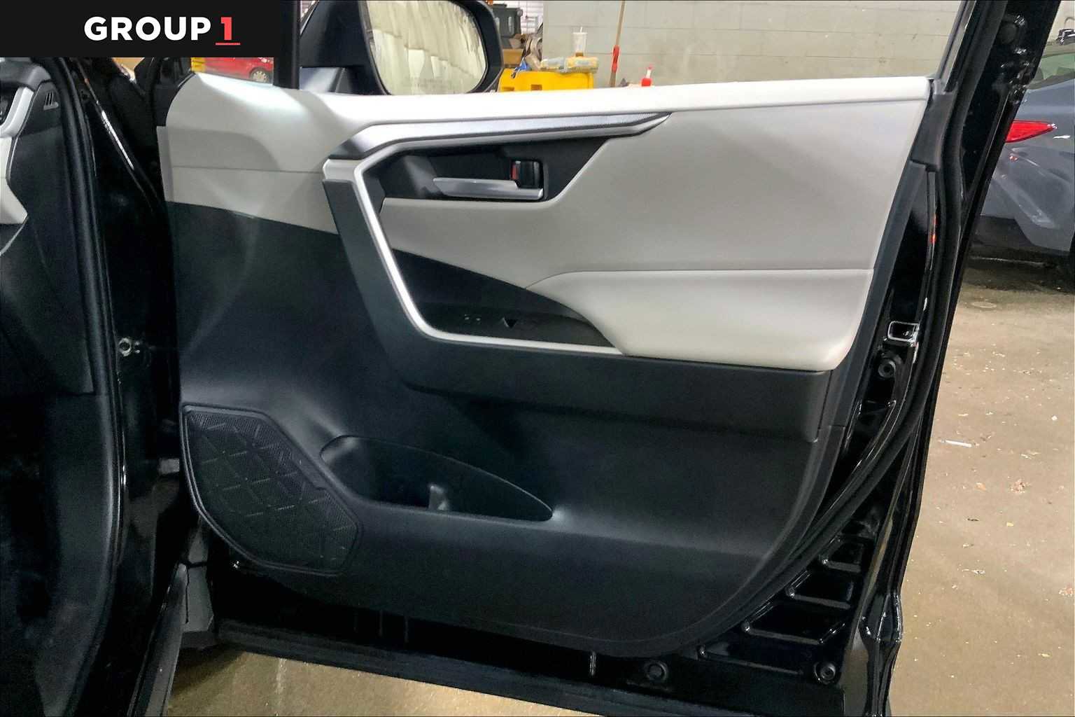 Used 2023 Toyota RAV4 XLE image 22