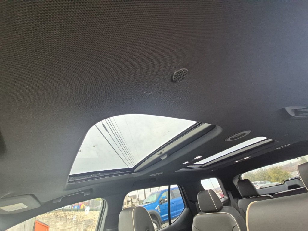 Used 2023 Chevrolet Traverse Premier w/ Redline Edition image 12