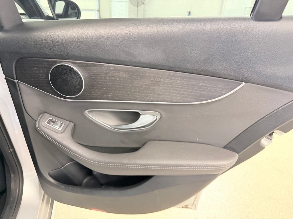 Used 2020 Mercedes-Benz C 300 Sedan image 32