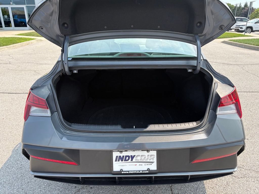 Used 2025 Hyundai Elantra SEL FWD image 19