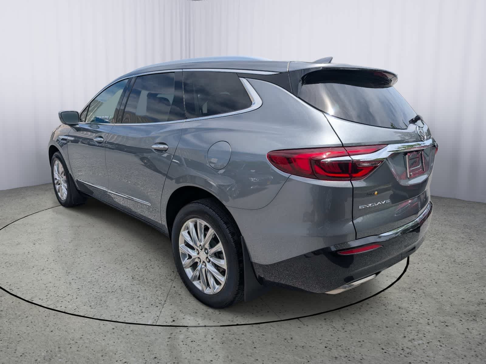 Used 2020 Buick Enclave Essence w/ Sound and Sites Package FWD image 4
