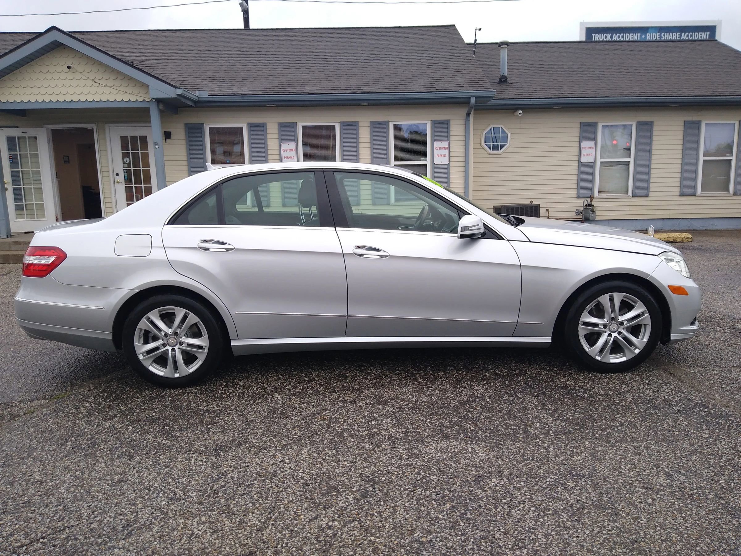 Used 2011 Mercedes-Benz E 350 4MATIC Sedan image 5
