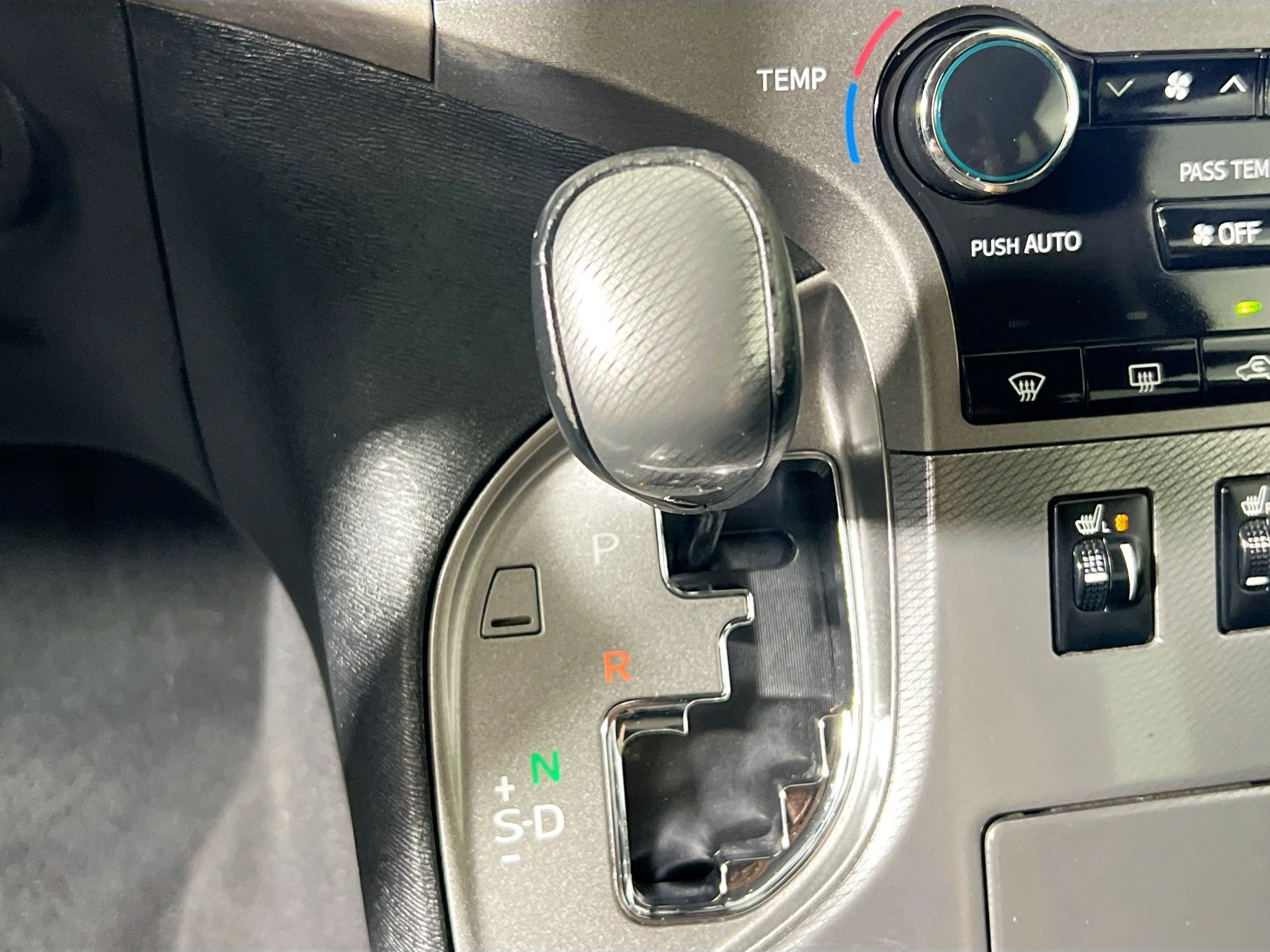 Used 2015 Toyota Venza XLE FWD image 25