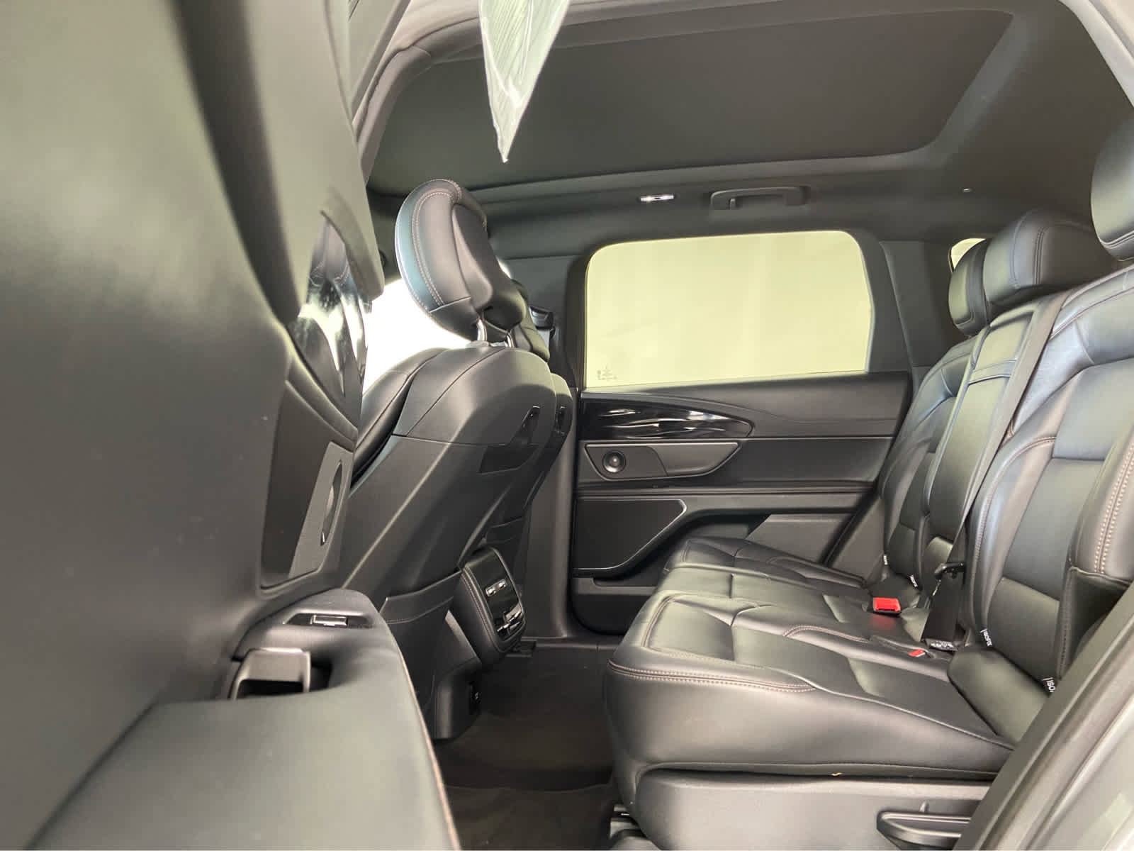 Used 2024 Lincoln Nautilus Premier w/ Equipment Group 102A image 15