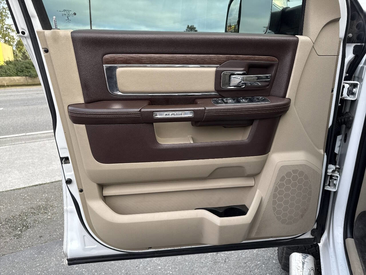 Used 2018 RAM 3500 Laramie image 23