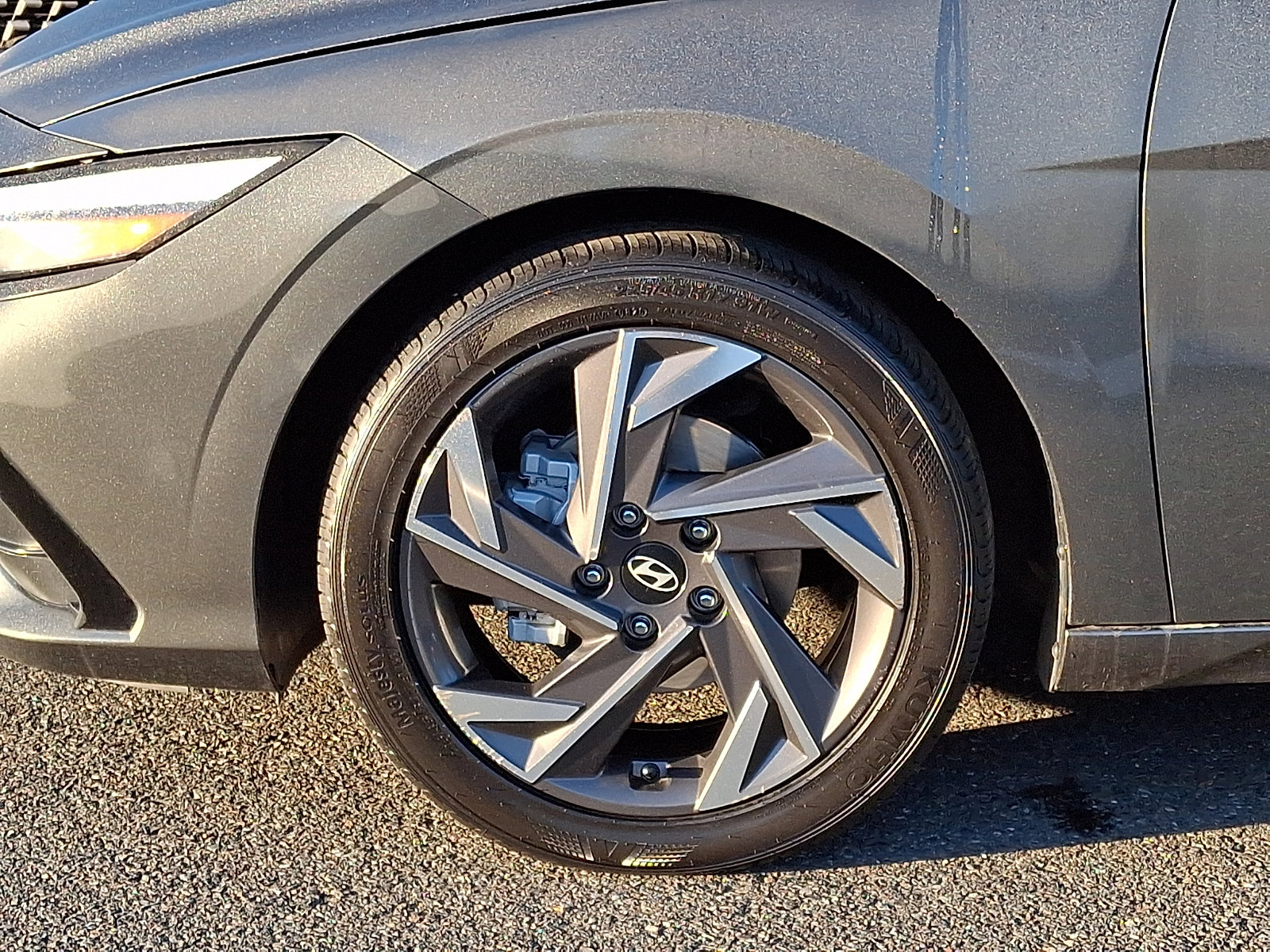 Certified 2024 Hyundai Elantra Limited FWD image 8