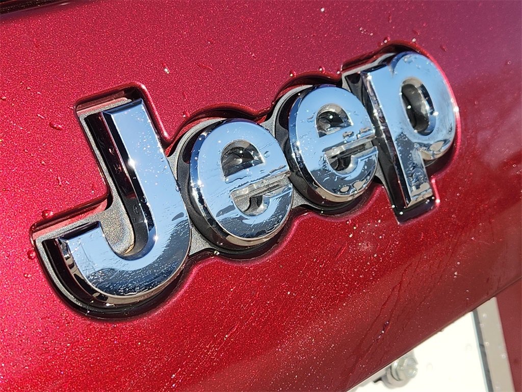 Used 2019 Jeep Cherokee Latitude w/ Popular Appearance Group image 11