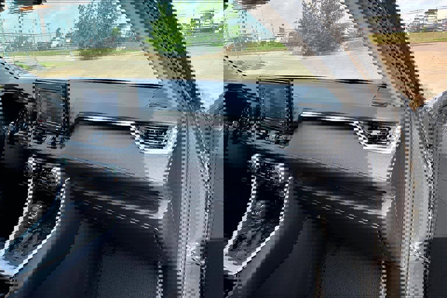 Used 2022 Toyota RAV4 XLE Premium image 18