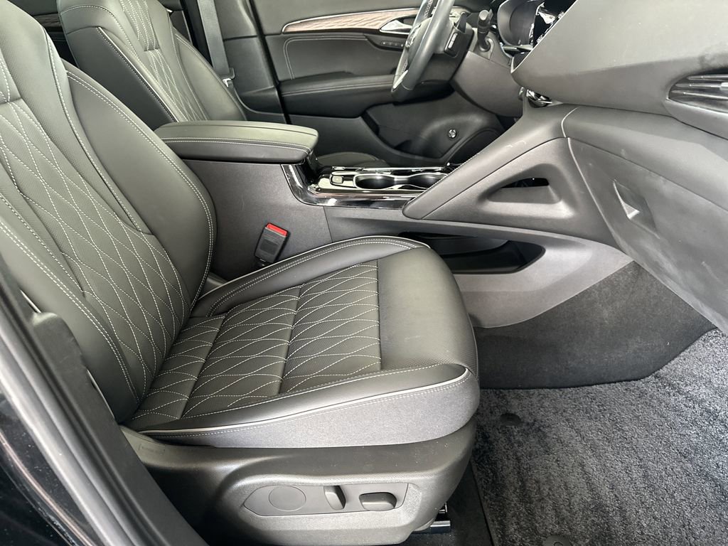 Used 2023 Buick Envision Avenir image 39