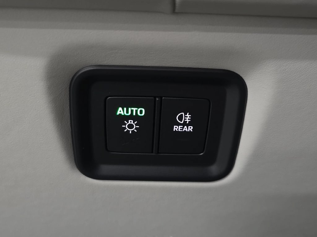 Certified 2024 Porsche Cayenne AWD/4WD image 21
