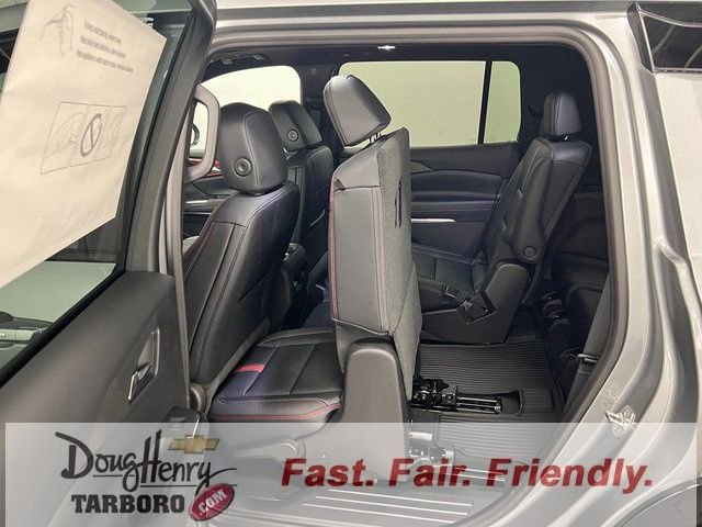 New 2026 Chevrolet Traverse RS w/ LPO, Floor Liner Package FWD image 38