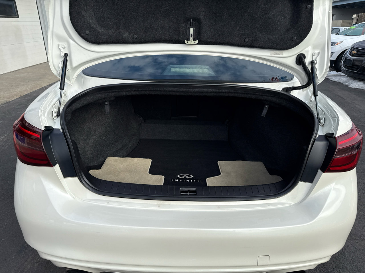 Used 2018 INFINITI Q50 Luxe w/ Essential Package (3.0T Luxe) image 5