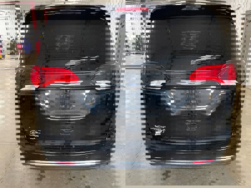 Used 2020 Chrysler Pacifica Touring-L image 23