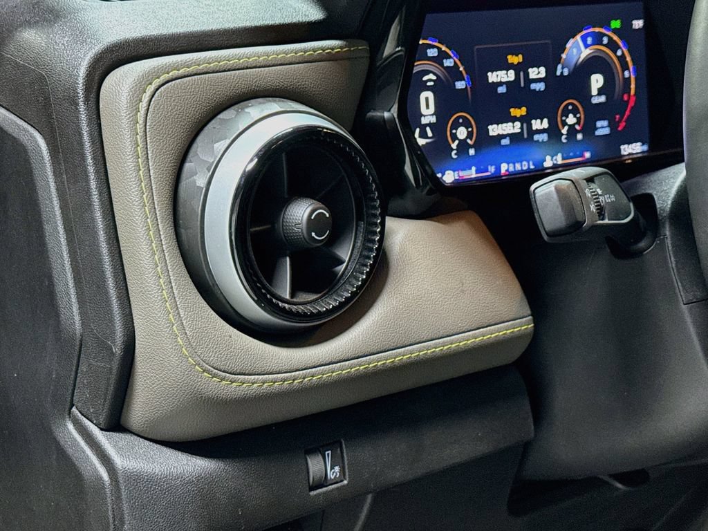 Used 2025 Chevrolet Colorado ZR2 w/ Technology Package AWD/4WD image 11