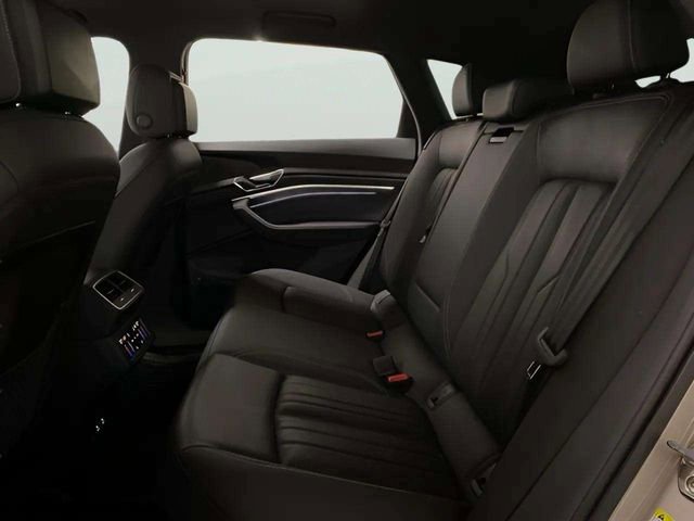 Used 2022 Audi e-tron Premium Plus w/ Premium Plus Package image 81