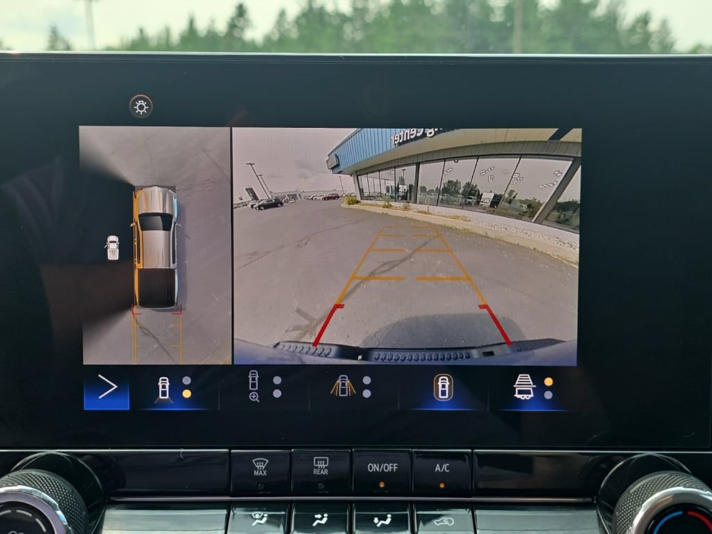 Used 2023 Chevrolet Colorado Trail Boss w/ Technology Package AWD/4WD image 31