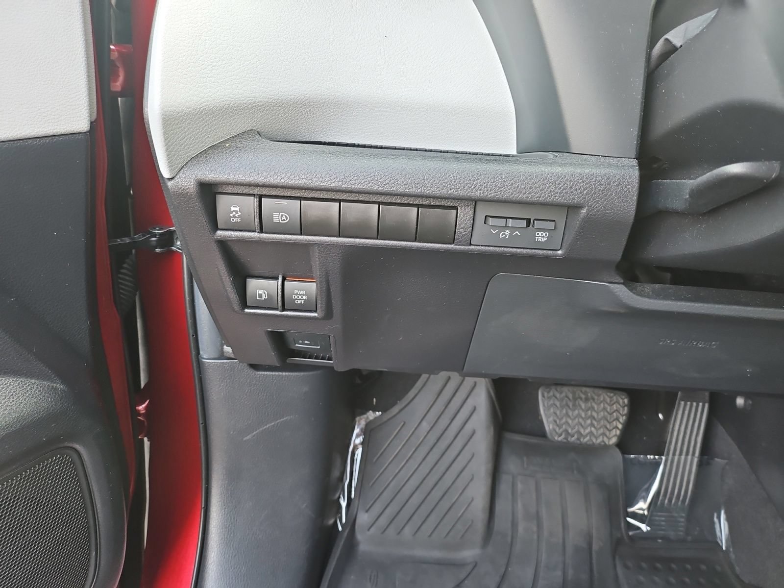 Used 2025 Toyota Sienna XLE FWD image 25