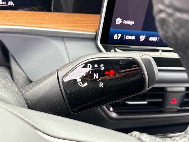Used 2025 Volkswagen Tiguan SEL R-Line AWD/4WD image 41
