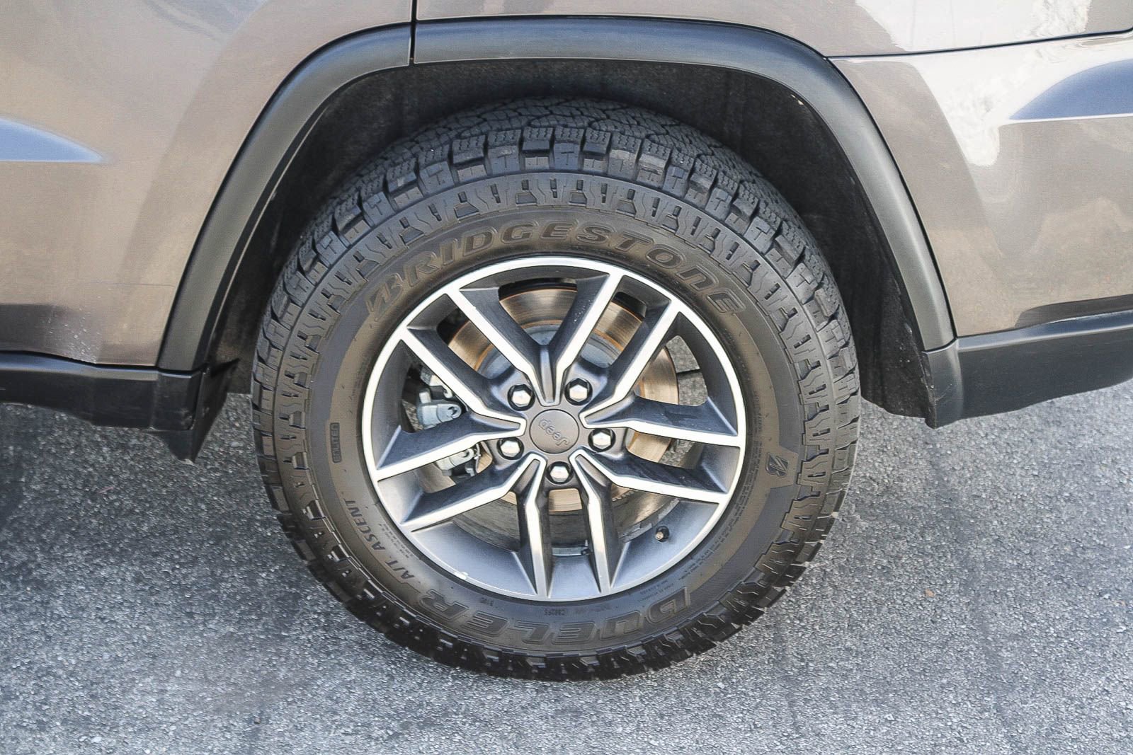 Used 2020 Jeep Grand Cherokee Laredo w/ 18" Wheel & 8.4" Radio Group image 6