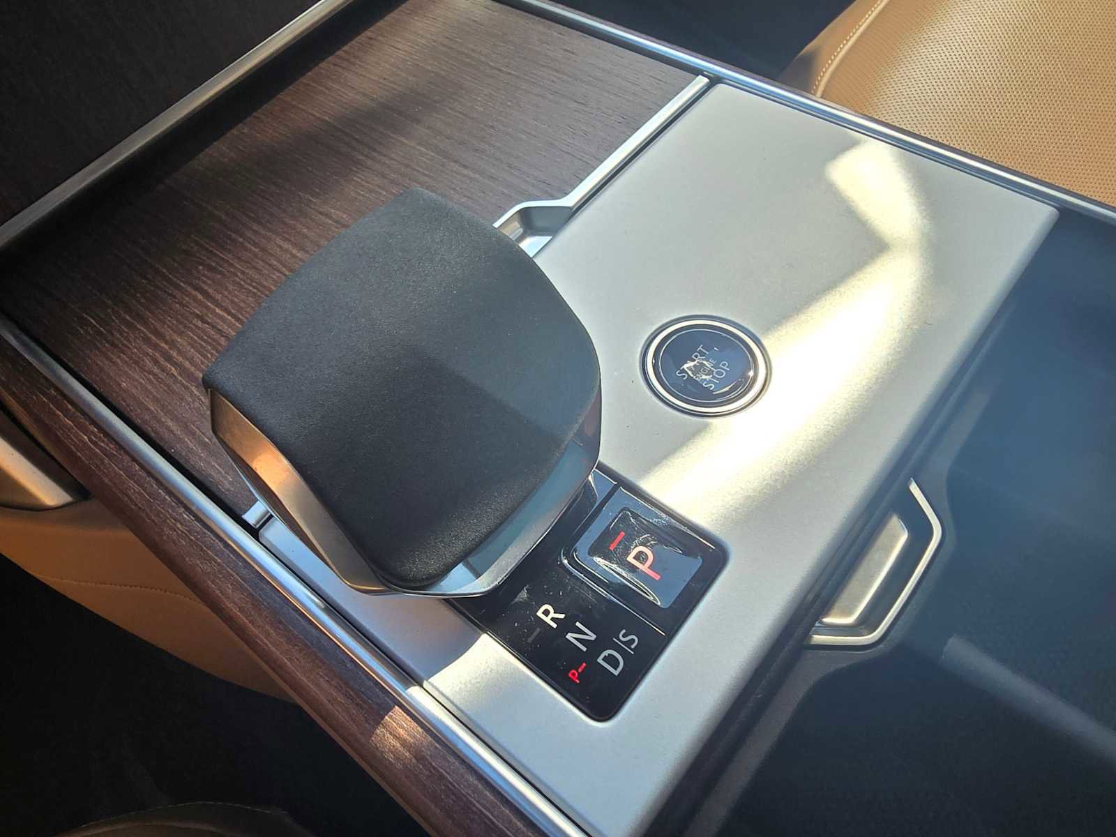 New 2025 Land Rover Range Rover Long Wheelbase SE image 32