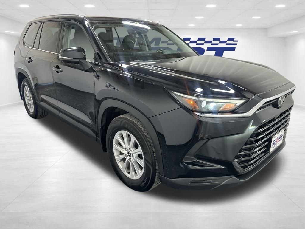 Used 2024 Toyota Grand Highlander XLE video 2