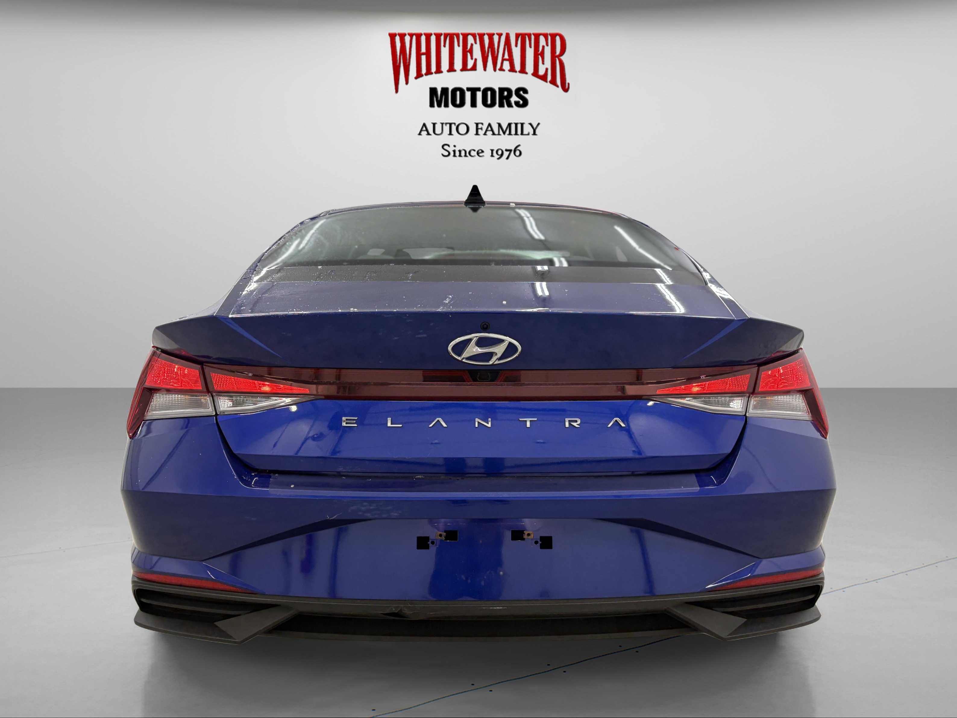 Used 2023 Hyundai Elantra SEL w/ Convenience Package FWD image 3