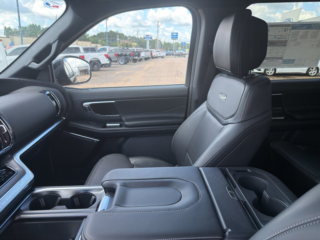 New 2026 Ford Expedition Platinum w/ Stealth Appearance Package AWD/4WD image 30