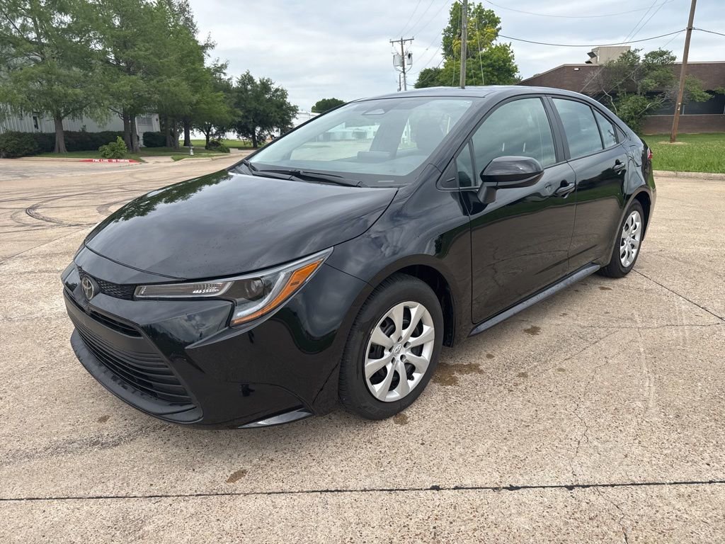 Used 2025 Toyota Corolla LE image 1