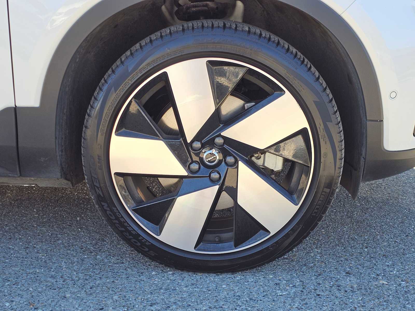 Certified 2023 Volvo C40 P8 Recharge Ultimate w/ Protection Package Premier image 9