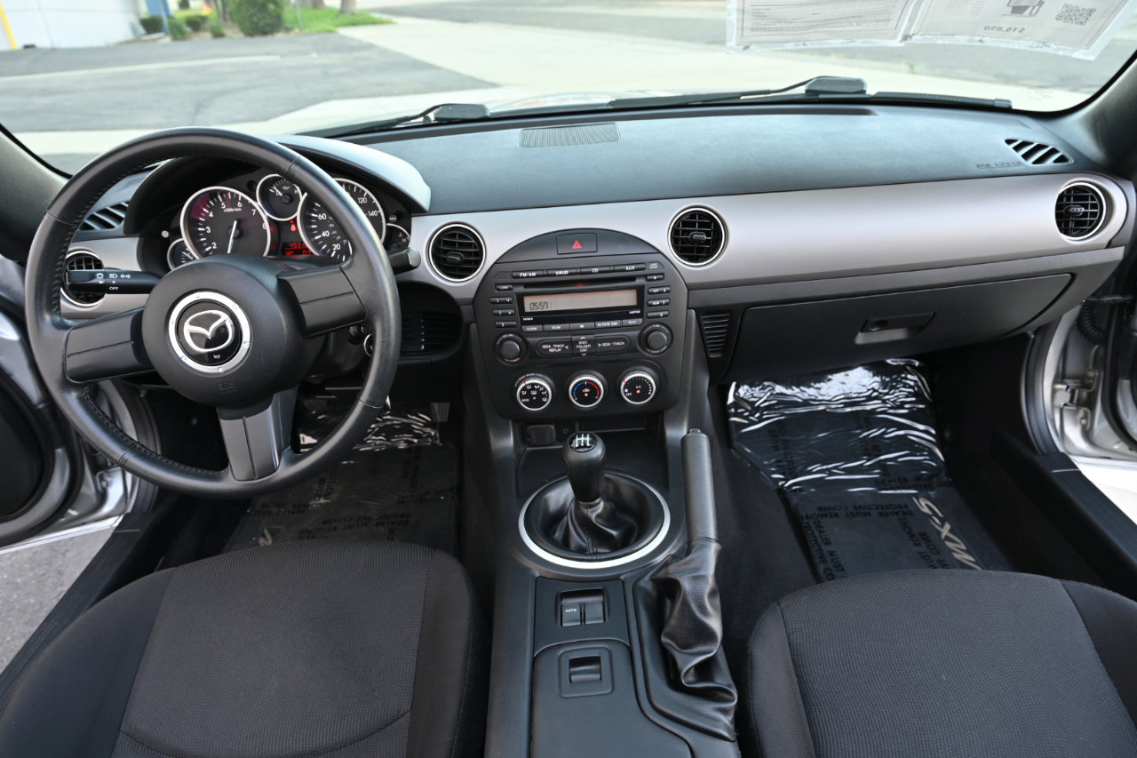 Used 2009 MAZDA MX-5 Miata Sport image 18