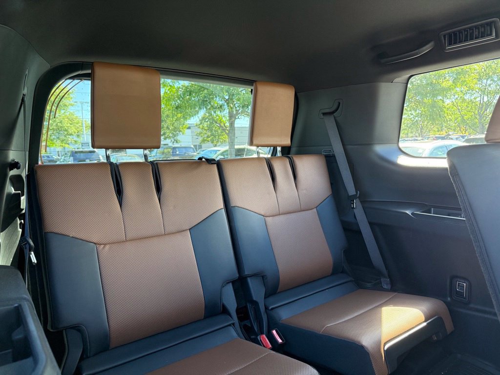 Used 2024 Lexus GX 550 w/ Accessory Package (2T) AWD/4WD image 20