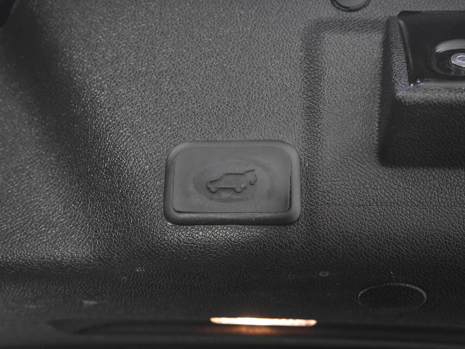 Used 2016 GMC Acadia SLE image 12