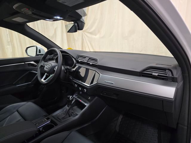Certified 2025 Audi Q3 2.0T Premium w/ Convenience Package AWD/4WD image 39